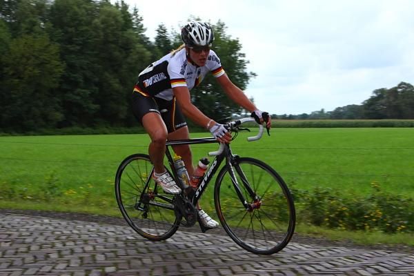 Hanka Kupfernagel (Germany) attacked early in the stage