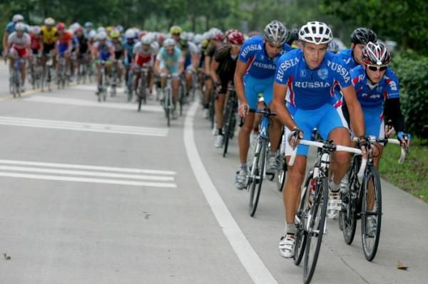 Peter Van Agtmaal (Netherlands) leads the three man break.
