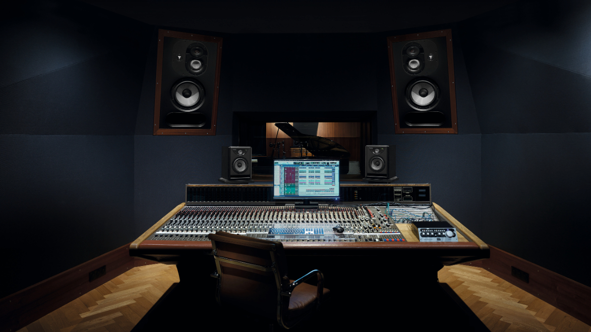 Focal Utopia Main UM 112 in a smaller recording studio