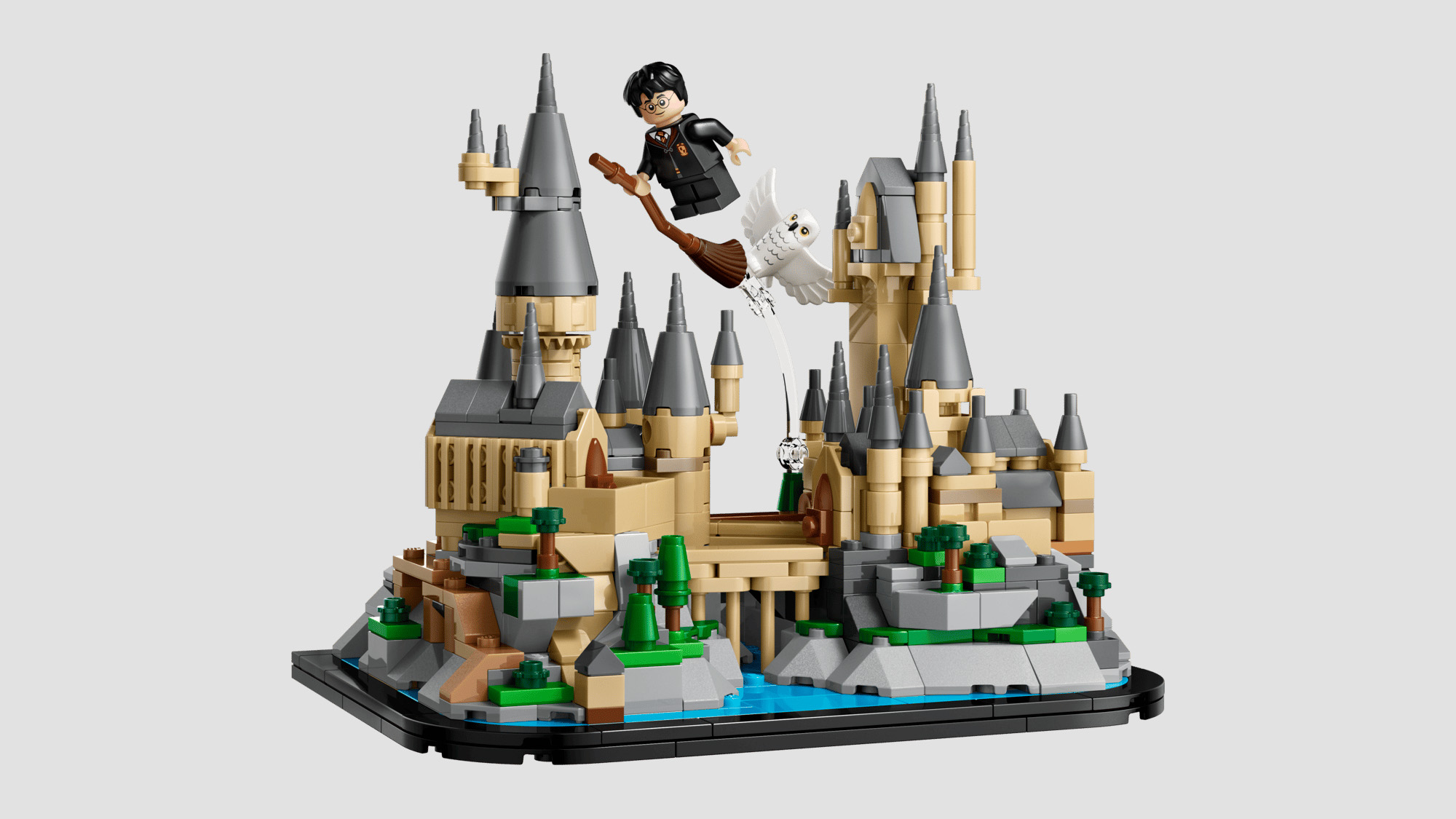 LEGO Harry Potter Mini Hogwarts set with a gray background