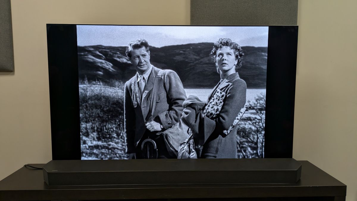 I Know Where I'm Going! 4K Blu-ray on LG G5 showing Joan and Torquil standing together