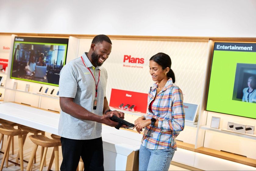 A Verizon employee assisting a customer in store.