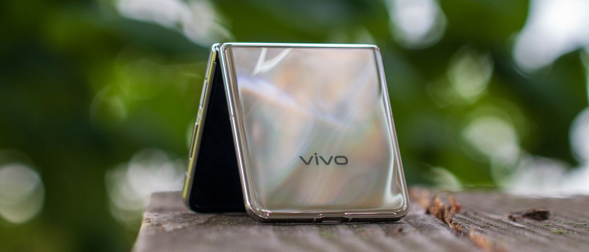 Vivo X Flip hero 21x9