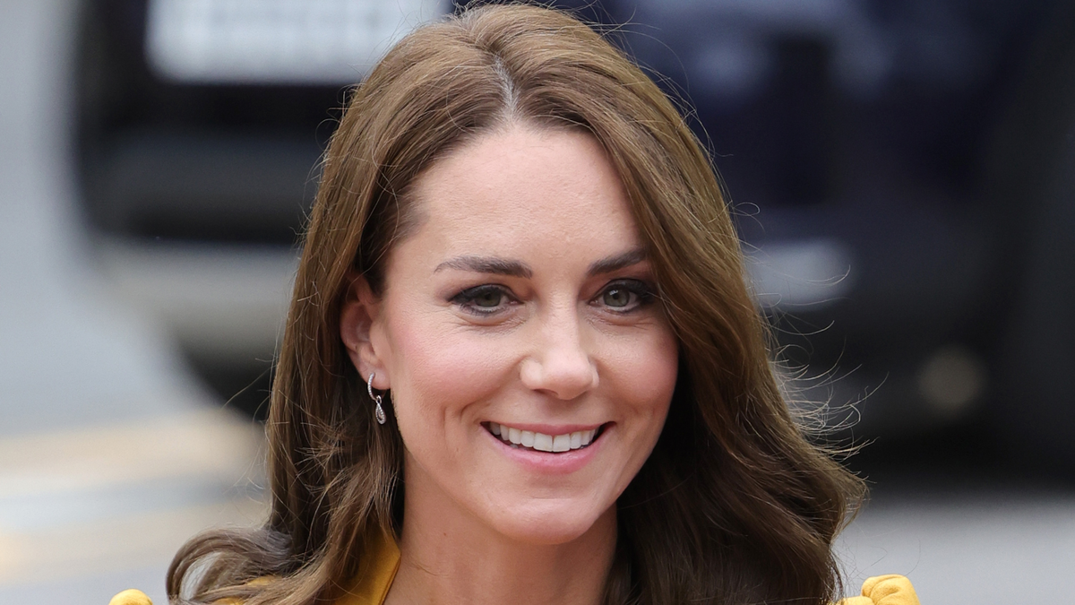 Kate Middleton just stepped out in a Karen Millen dress, and it's on ...