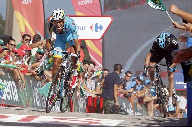 Fabio Aru (Astana) sprints ahead of Chris Froome (Team Sky) to take the stage 18 victory