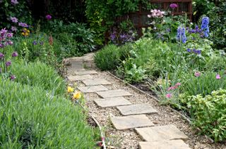 cottage garden path ideas: stepping stones