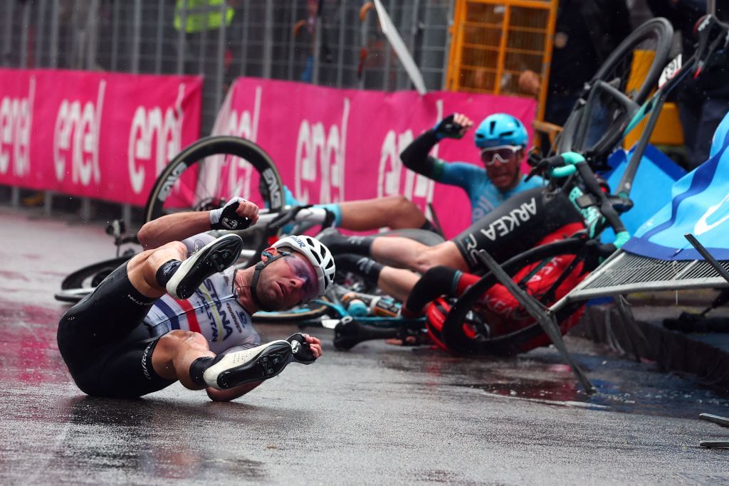 Mark Cavendish slid across the finishline in Salerno