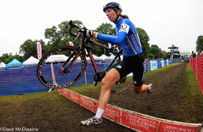Helen Wyman (Kona Factory Team) running the barriers in pursuit of Nash
