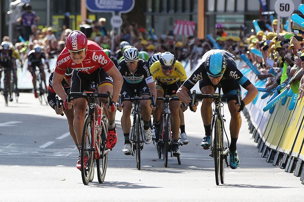 Andre Greipel wins stage 7 in a photos finish.