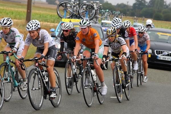 Annemiek Van Vleuten (Nederland Bloeit) sits in the brealaway.