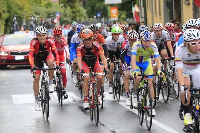 Luis Leon Sanchez and Joaquim Rodriguez flank the peloton