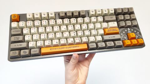 The Drop LOTR ENTR keyboard front on.