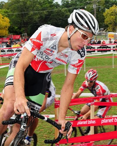 Jeremy Powers (Cyclocrossworld.com-Cannondale) cornering.