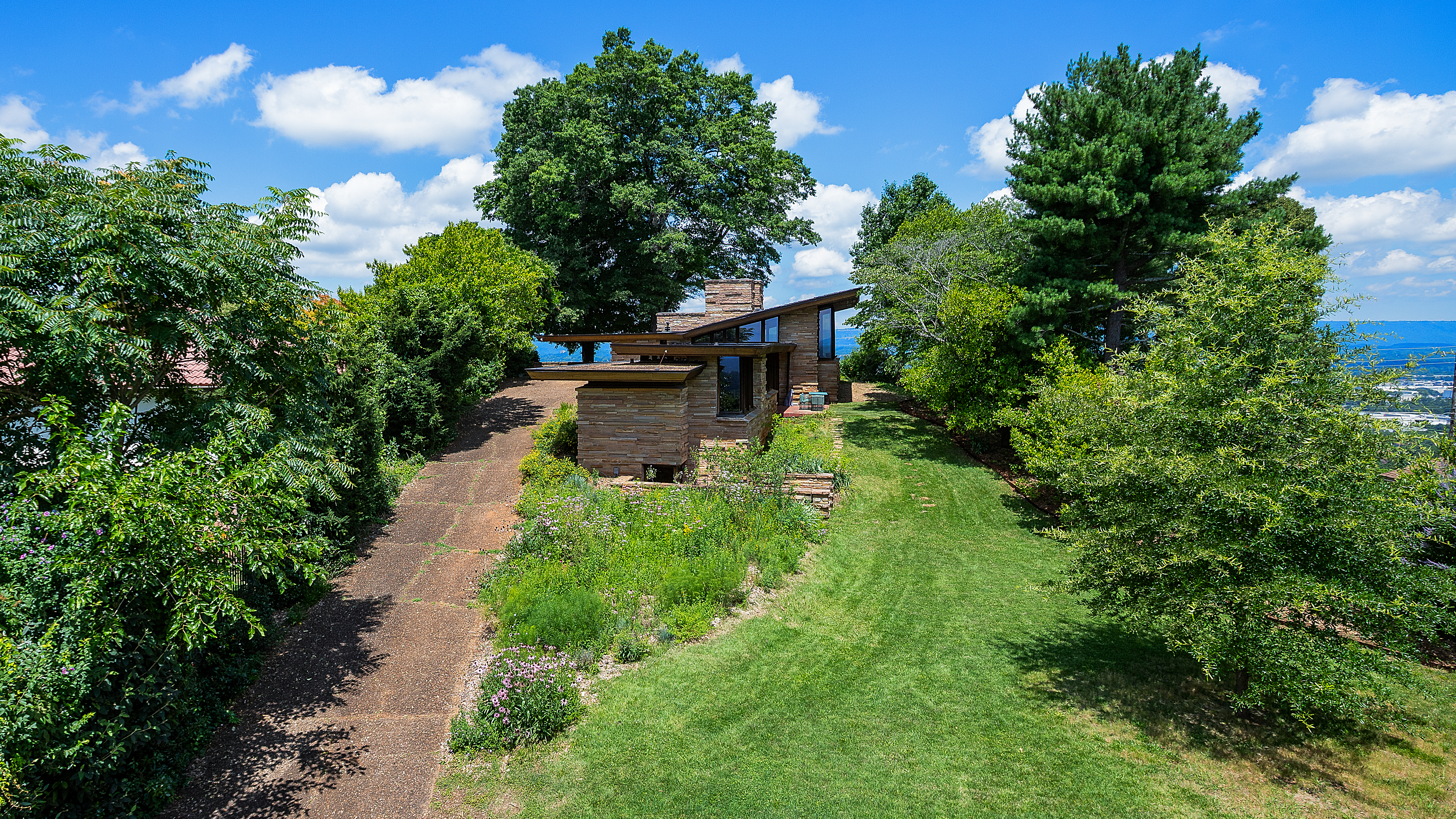 frank lloyd wright shavin house in tennessee, on the market for $1.6 million