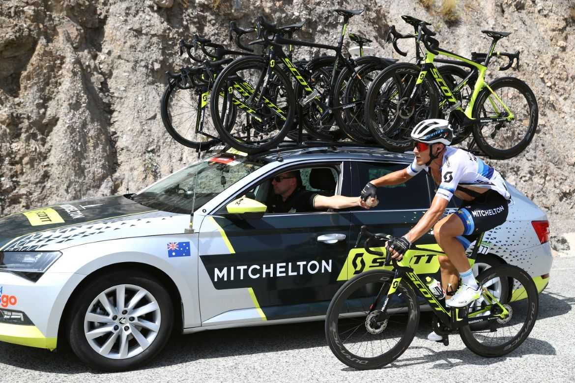 Matteo Trentin collects some ice to keep himself cool