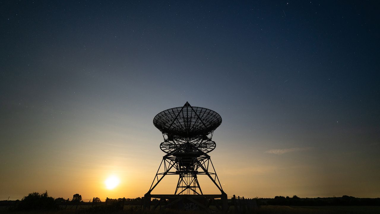 Photo of a radio telescope with a full moon taken with a Viltrox AF 16mm f/1.8 FE lens