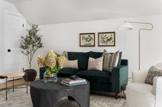 guest room seating area with emerald green sofa