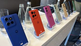 Motorola Edge 50 Neo colors on display