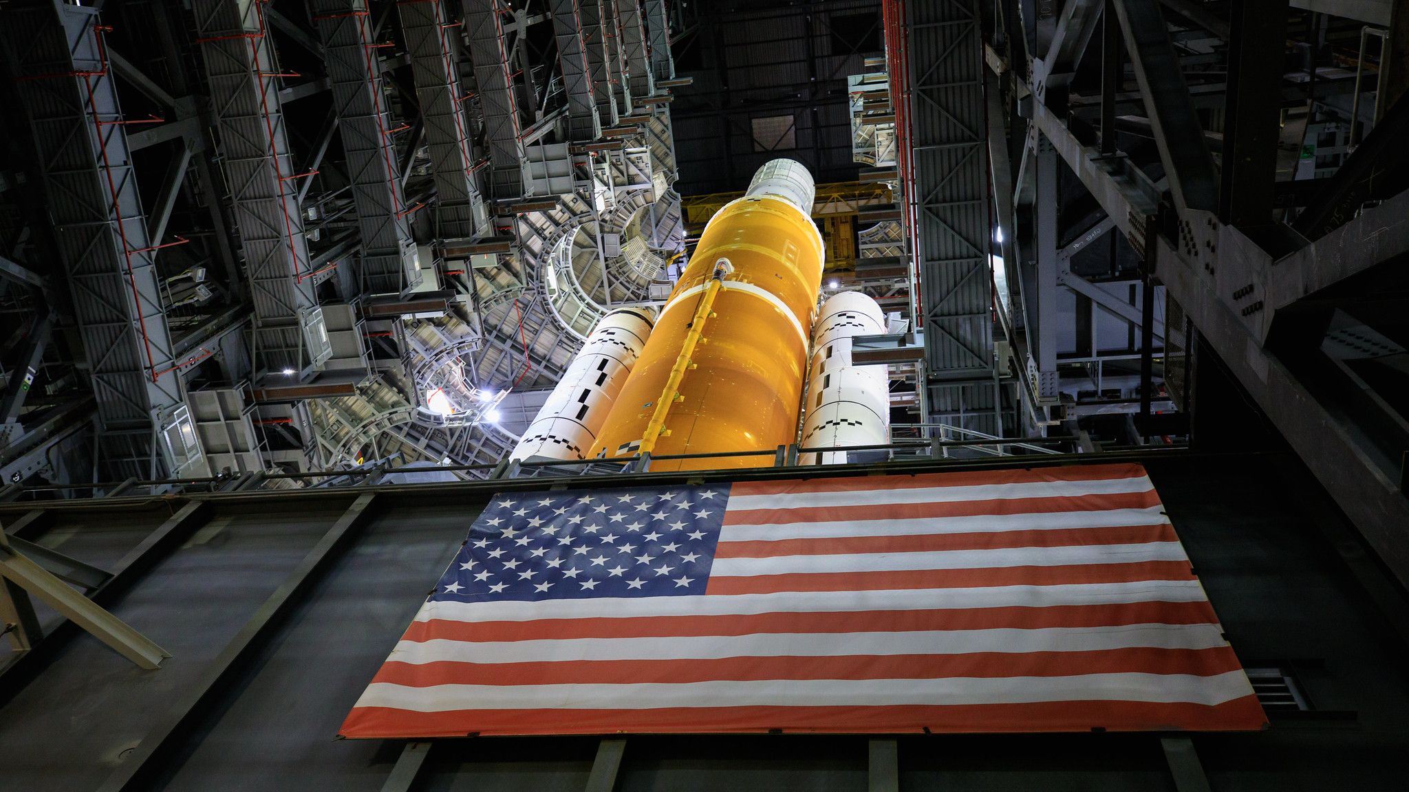 NASA's Artemis 1 moon megarocket rolls out to the launch pad with a ...