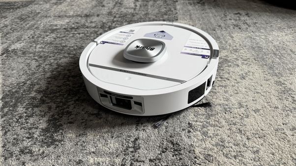 Shark PowerDetect UV Reveal on carpet