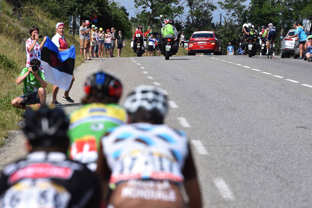 Ruben Plaza makes his move as Sagan chases him down