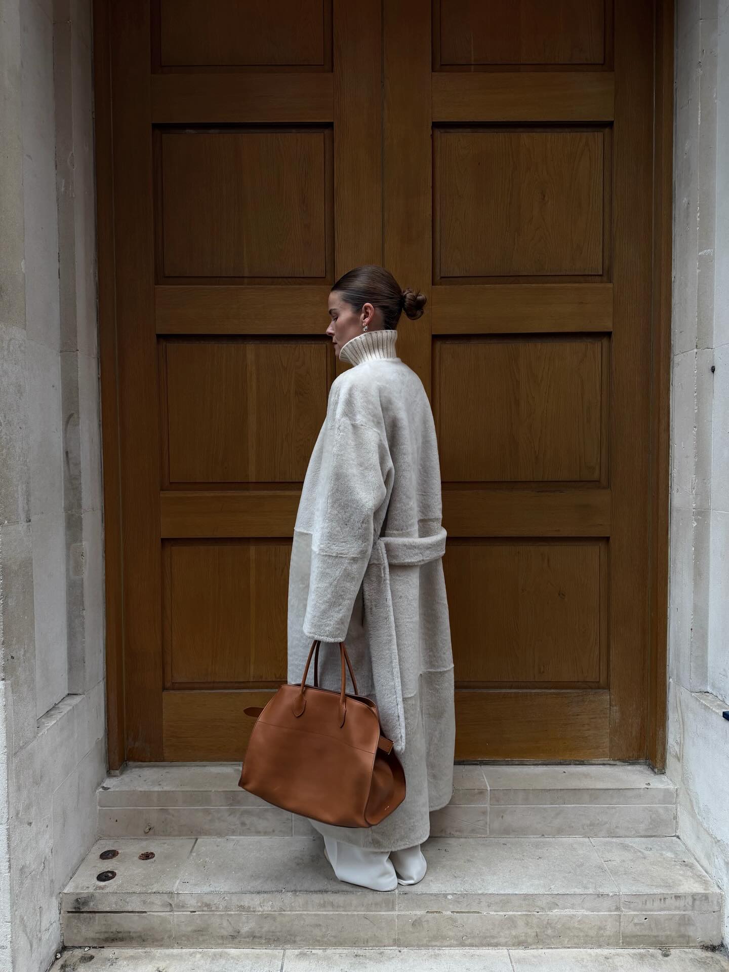 An image of @rikkekrefting with one of 2026's biggest bag trends, the ludicrously capacious tote.