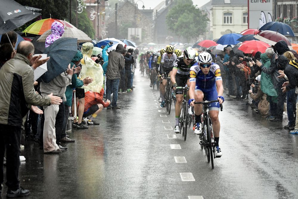 The peloton negotiates the wet pavement during stage 2