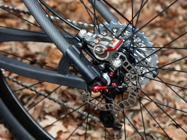 Tidy machined aluminum dropouts directly integrate the IS-style disc tabs.