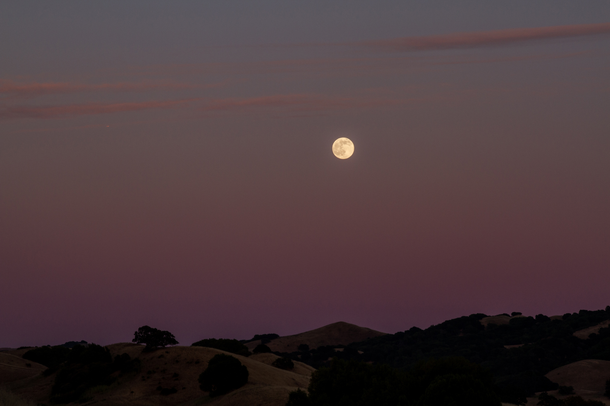 'Strawberry Moon' Amazing Photos of the Rare Summer Solstice Full Moon