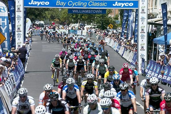 The peloton make their way down the home straight in Williamstown on the fourth and final day of the series.
