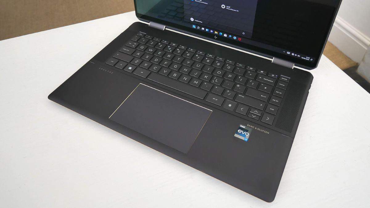 HP Spectre X360 16 2-in-1 (2022) Review: All-round Visual Performer ...