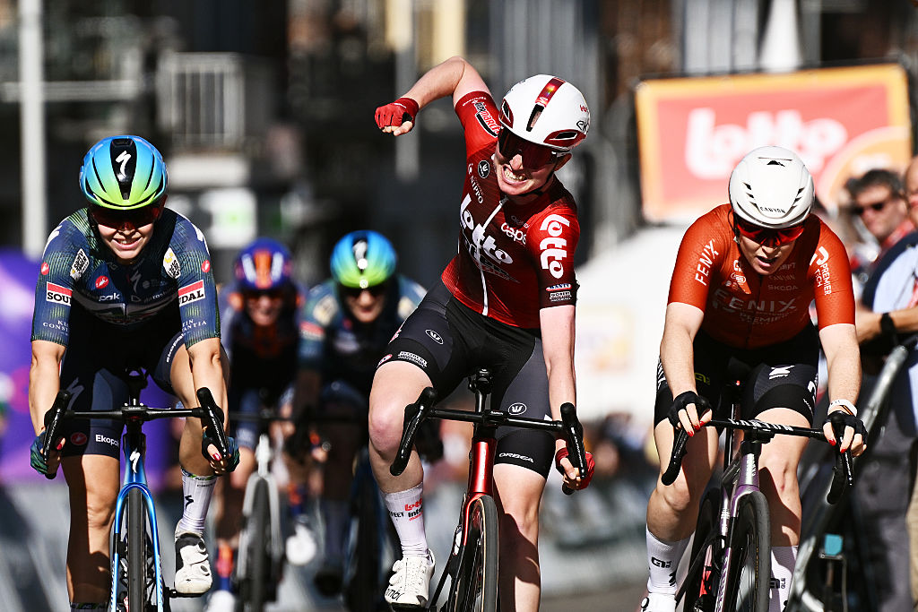 Binche-Chimay-Binche pour Dames: Linda Riedmann beats Charlotte Kool in uphill sprint finish