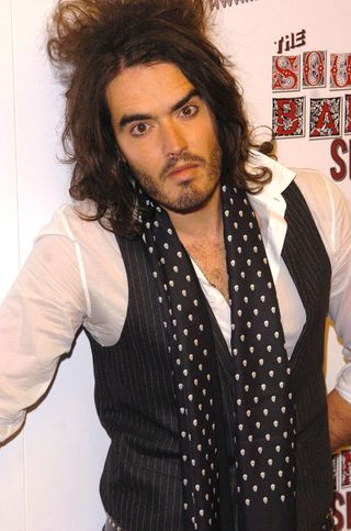 Russell Brand tries it on with Loose Women (VIDEO)