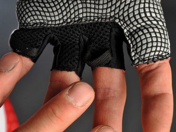 The silicone-enhanced palm offers a firm grip even on untaped carbon bars, mesh panels provide cooling air flow and handy finger loops make it easier to pull the gloves off.