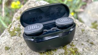 JBL Endurance Race 2 headphones