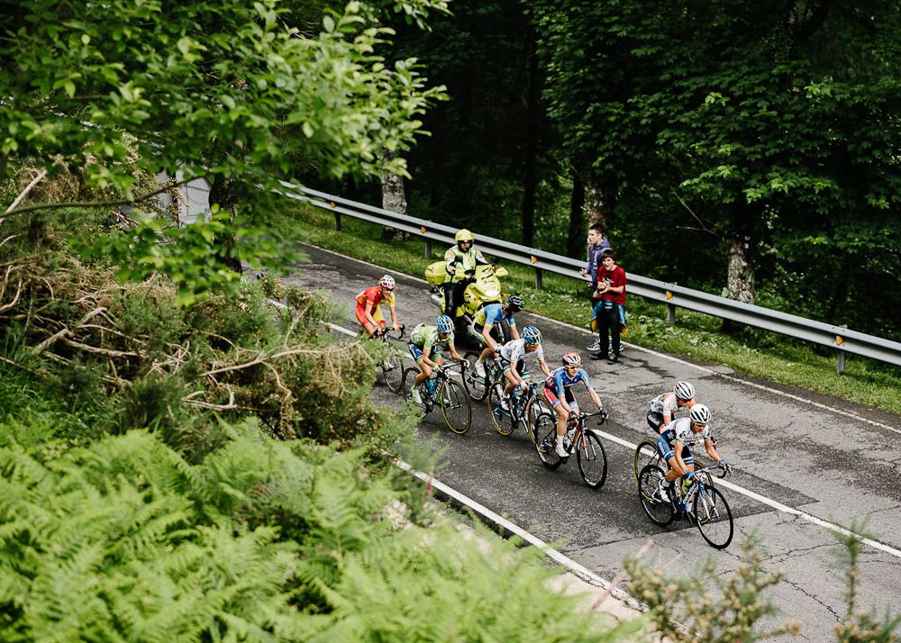 Lead group - Ashleigh Moolman-Pasio, Kasia Niewiadoma, Megan Guarnier, Emma Johansson, Katrin Garfoot, Tetyana Riabchenko, Anna Sanchis.