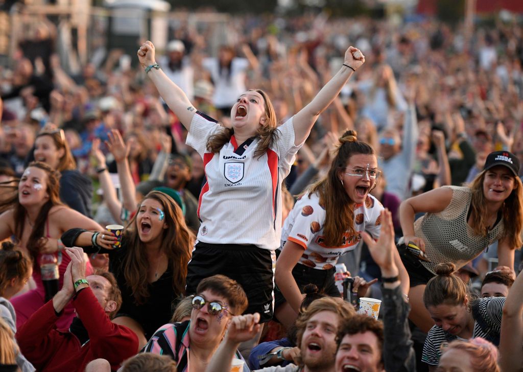 England fans watch a Women&#039;s World Cup live stream