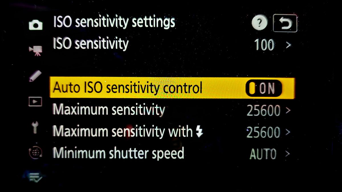 Setting the ISO control to Auto