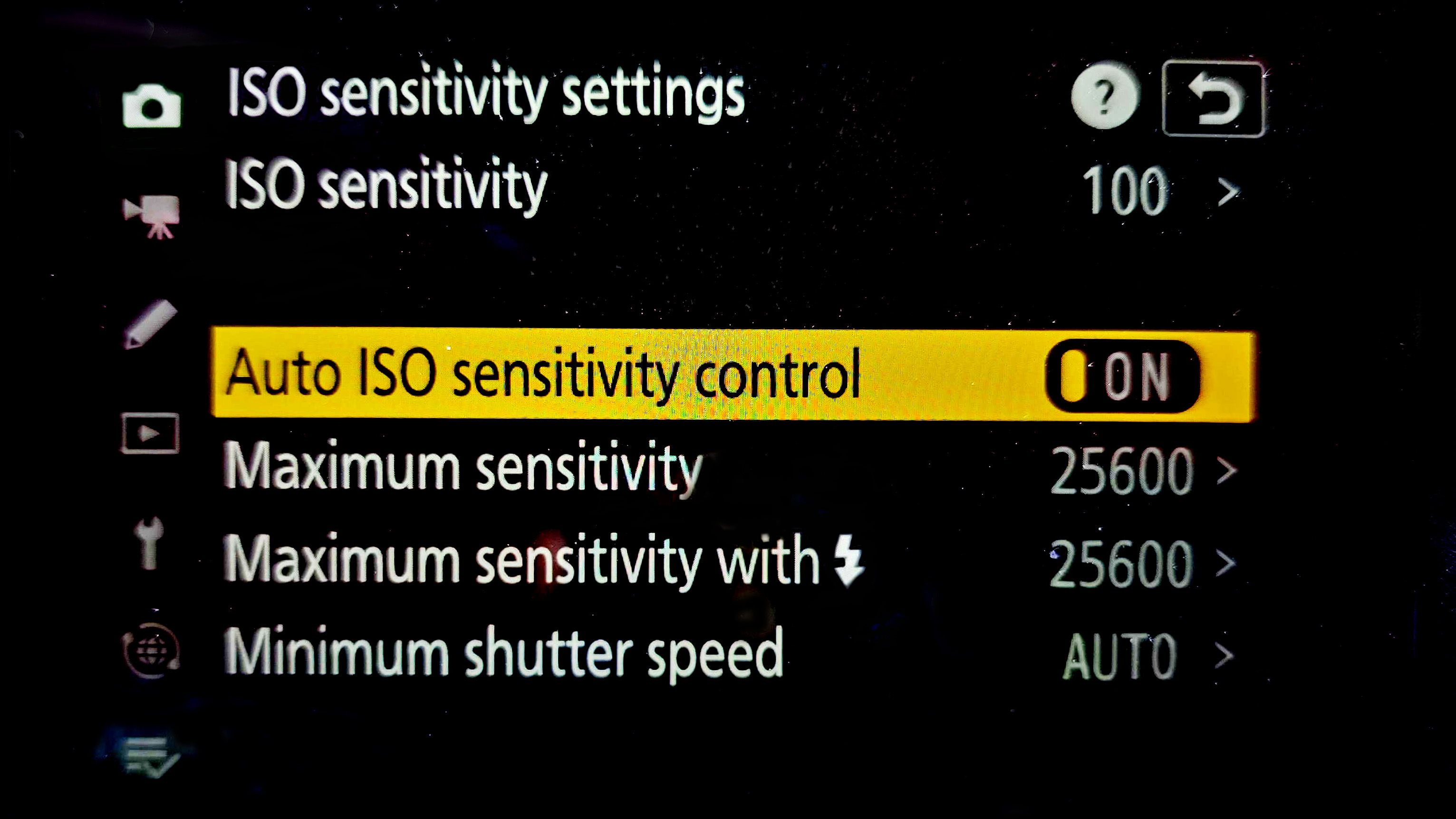 Setting the ISO control to Auto