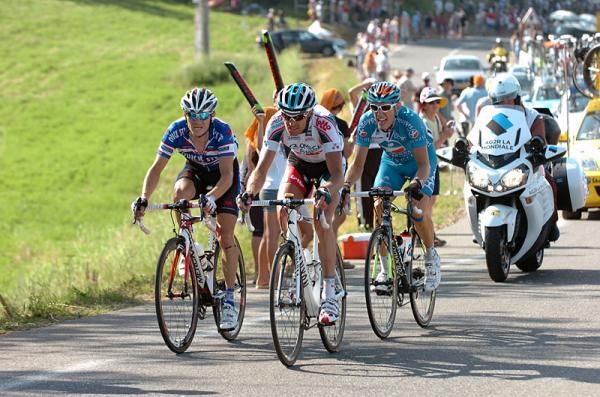 Dries Devenyns (Quick Step), Mario Aerts (Omega Pharma - Lotto) and Pierre Rolland (Bbox) try in vain to regain contact with Paulinho and Kiryienka.
