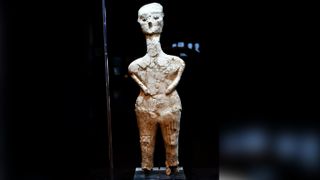 Statistical analysis of the flints show they have the same "violin" shape as Neolithic human sculptures from the same region, such as this statue from 'Ain Ghazal in Jordan.