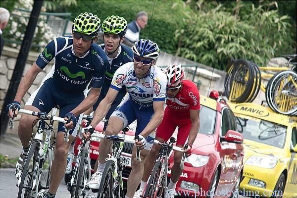Ivan Guti&eacute;rrez (Movistar) leads the break.