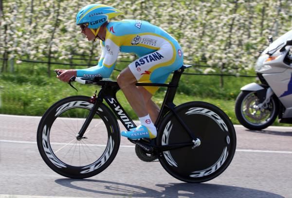 Alexandre Vinokourov (Astana) on his way to victory in the opening time trial at the Giro del Trentino