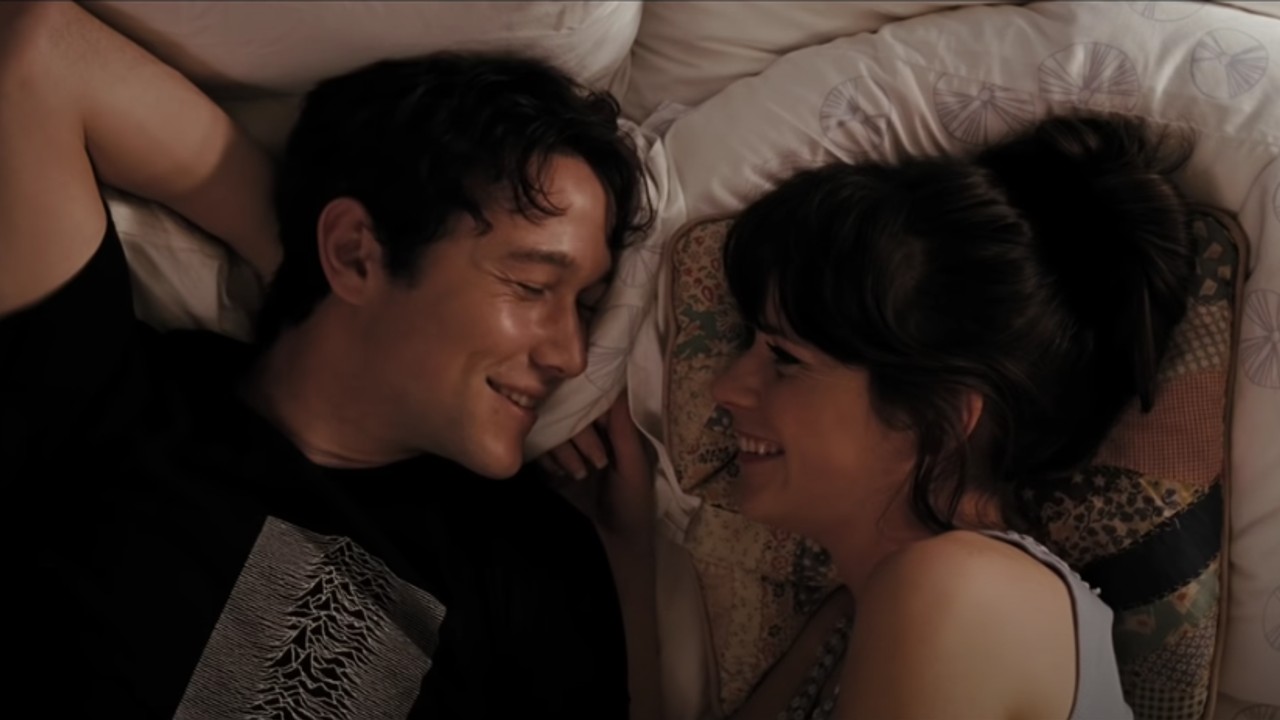 Tom (Joseph Gordon-Levitt) and Summer (Zooey Deschanel)