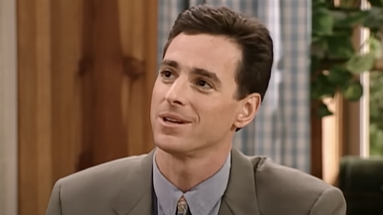 لماذا بوب ساجيت من Full House “تكافح” مع كونه أبي أمريكا المفضل ، وفقًا للنجوم المشاركين جودي سويتين وأندريا باربر