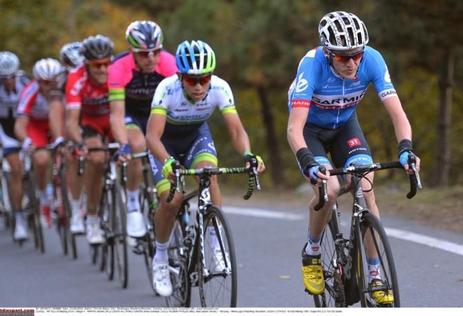 Dan Martin leads Esteban Chaves on the final climb