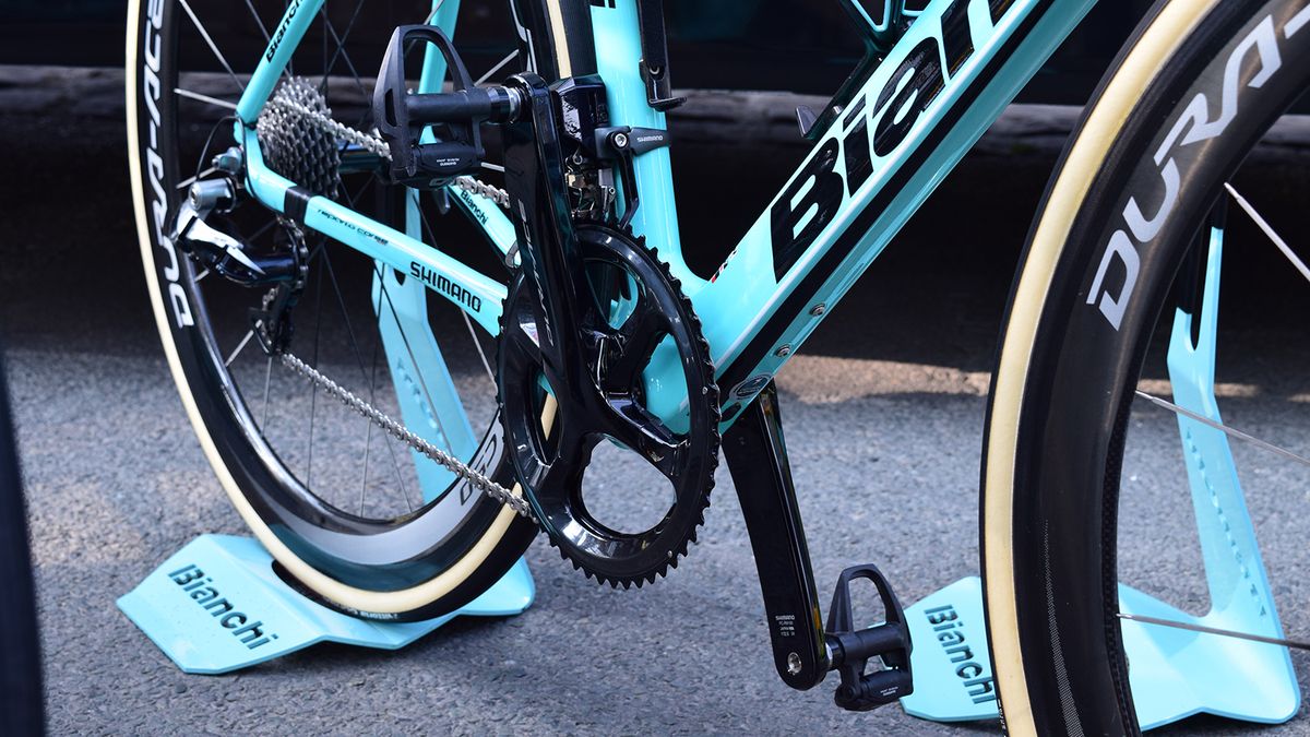 Van Aert appeared to be racing without a power meter