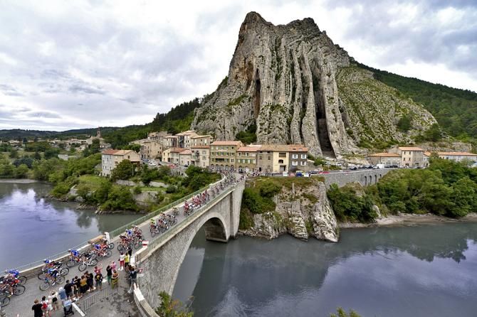 The peloton rolls into Sisteron, the gateway to Provence.
