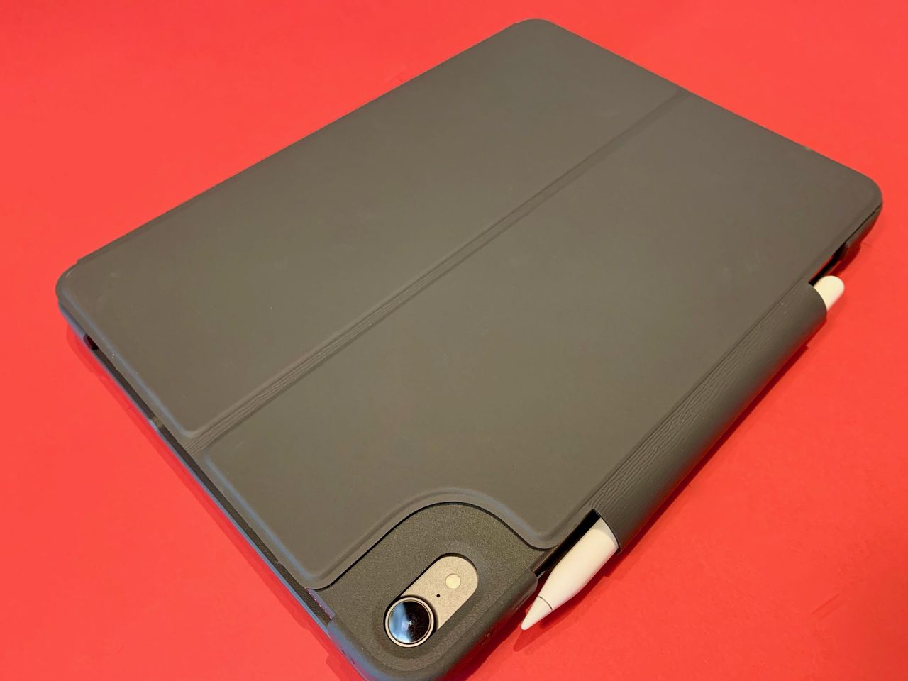 Logitech Folio Slim Pro closed