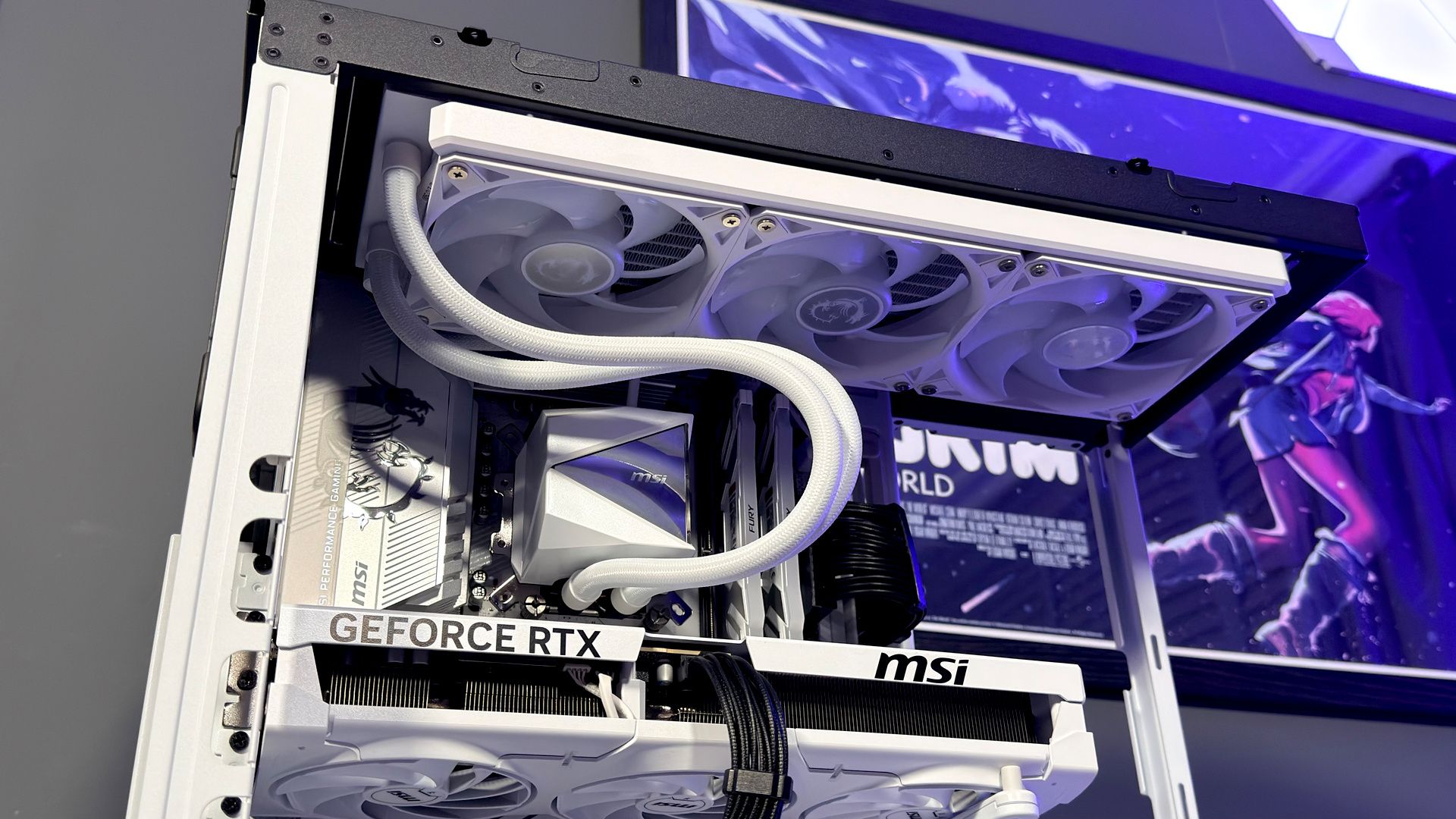 The Havn HS 360 PC case in black and white on a desk.